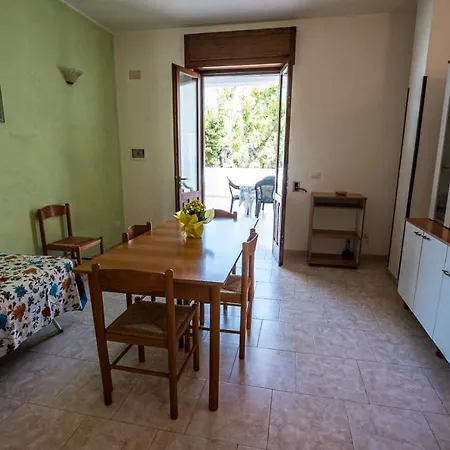 Via Amalfi, 18 *
